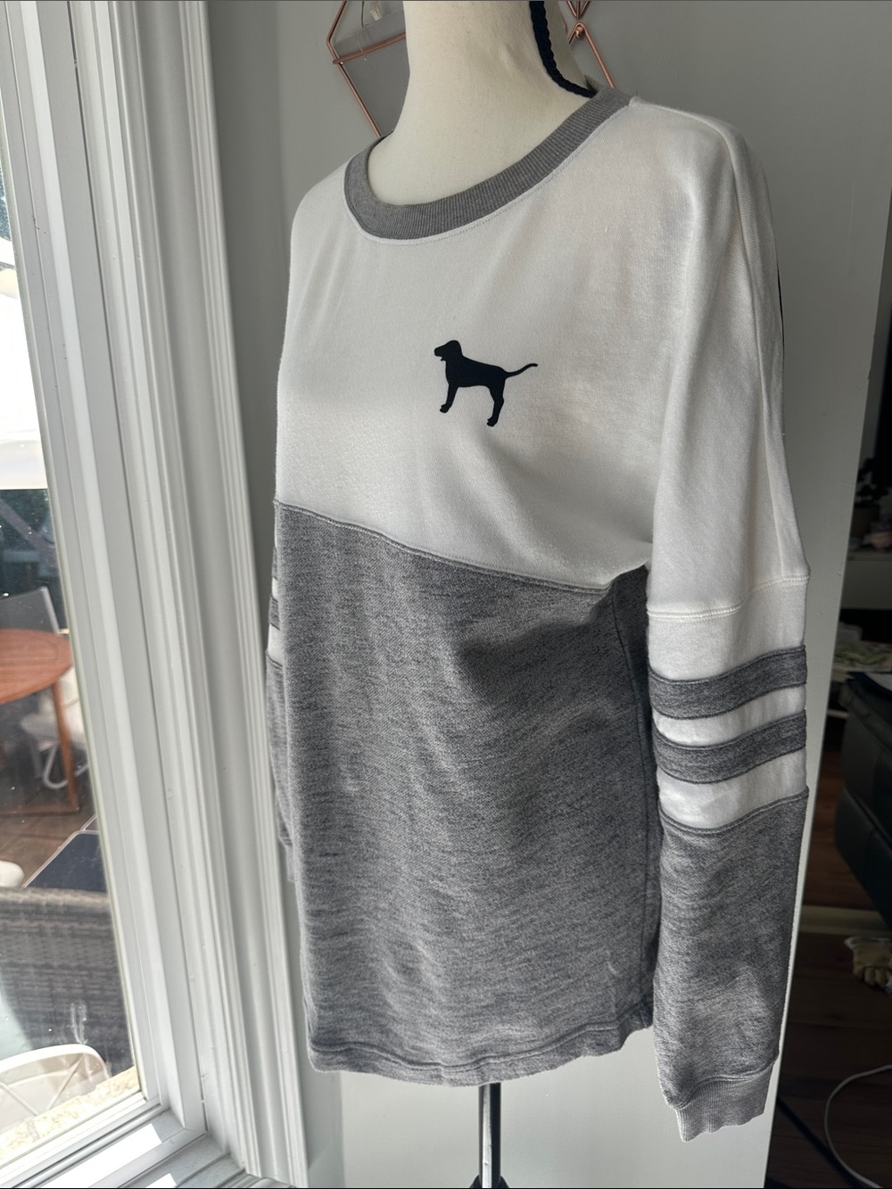 VICTORIA’s SECRET PINK Gray White Long-Sleeve Sweater Sweatshirt Jersey Sz Small - Picture 2 of 10